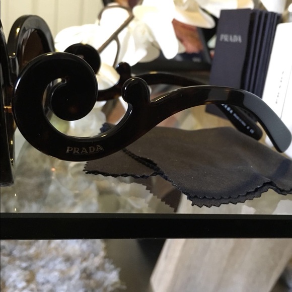 Prada sunglasses - Picture 3 of 4